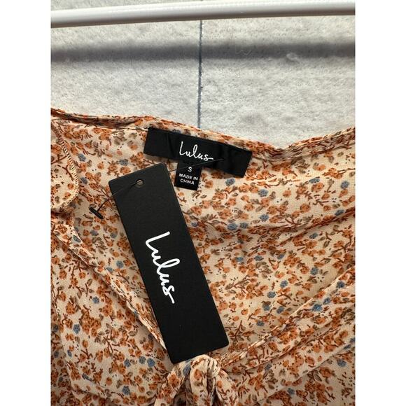 Lulu's Floral Blouse in Orange and White - Picture 3 of 9